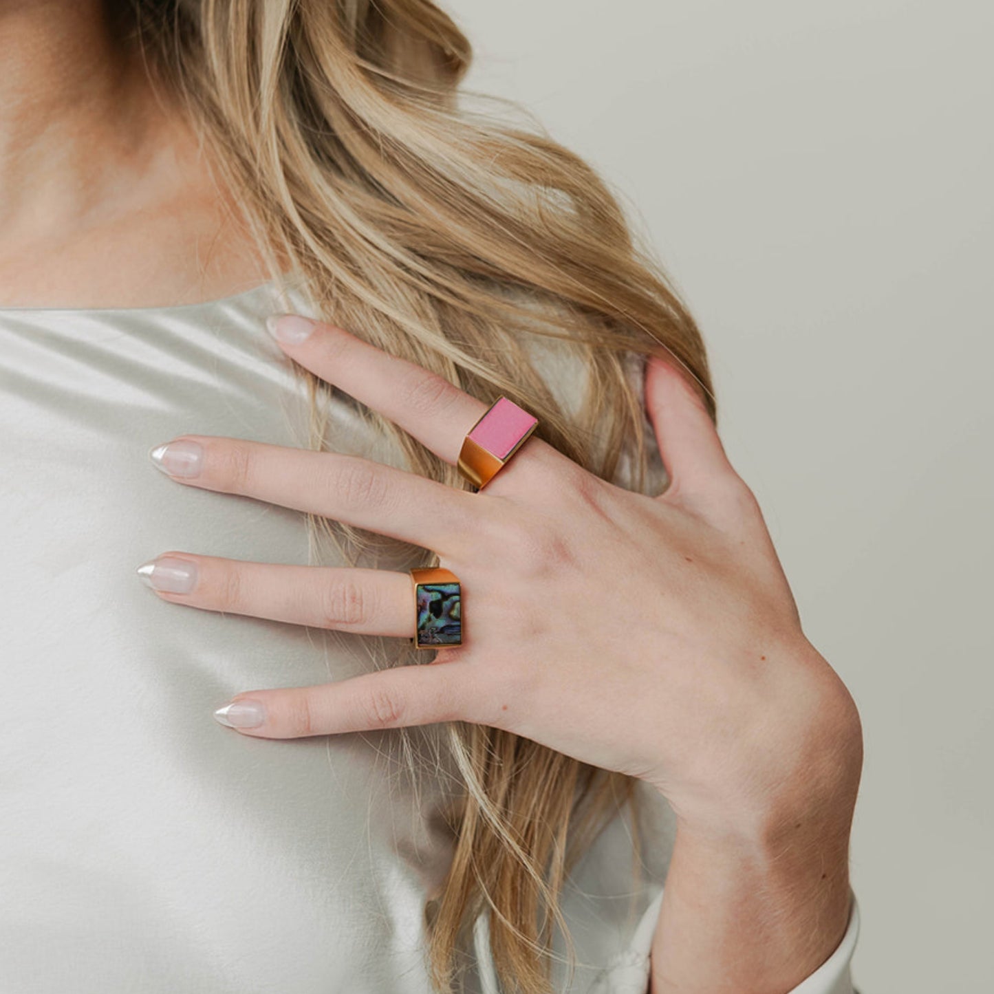 STONE SIGNET IN FLAMINGO