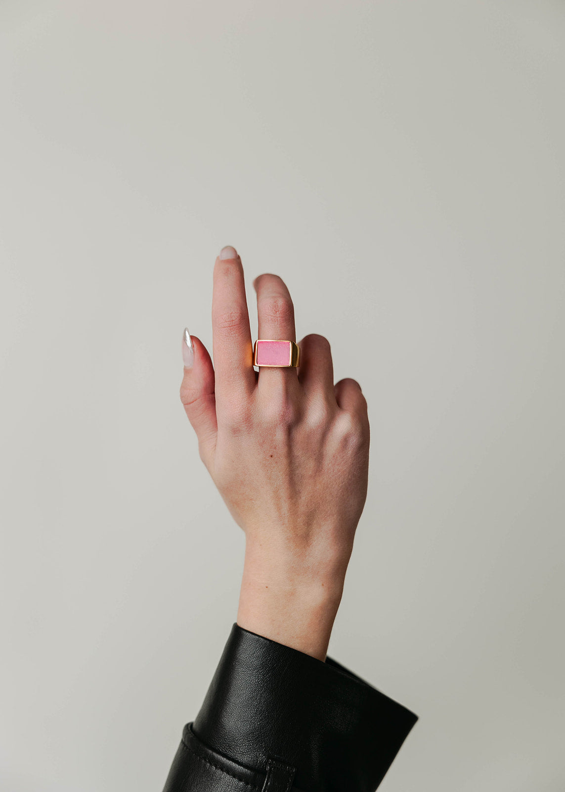 STONE SIGNET IN FLAMINGO