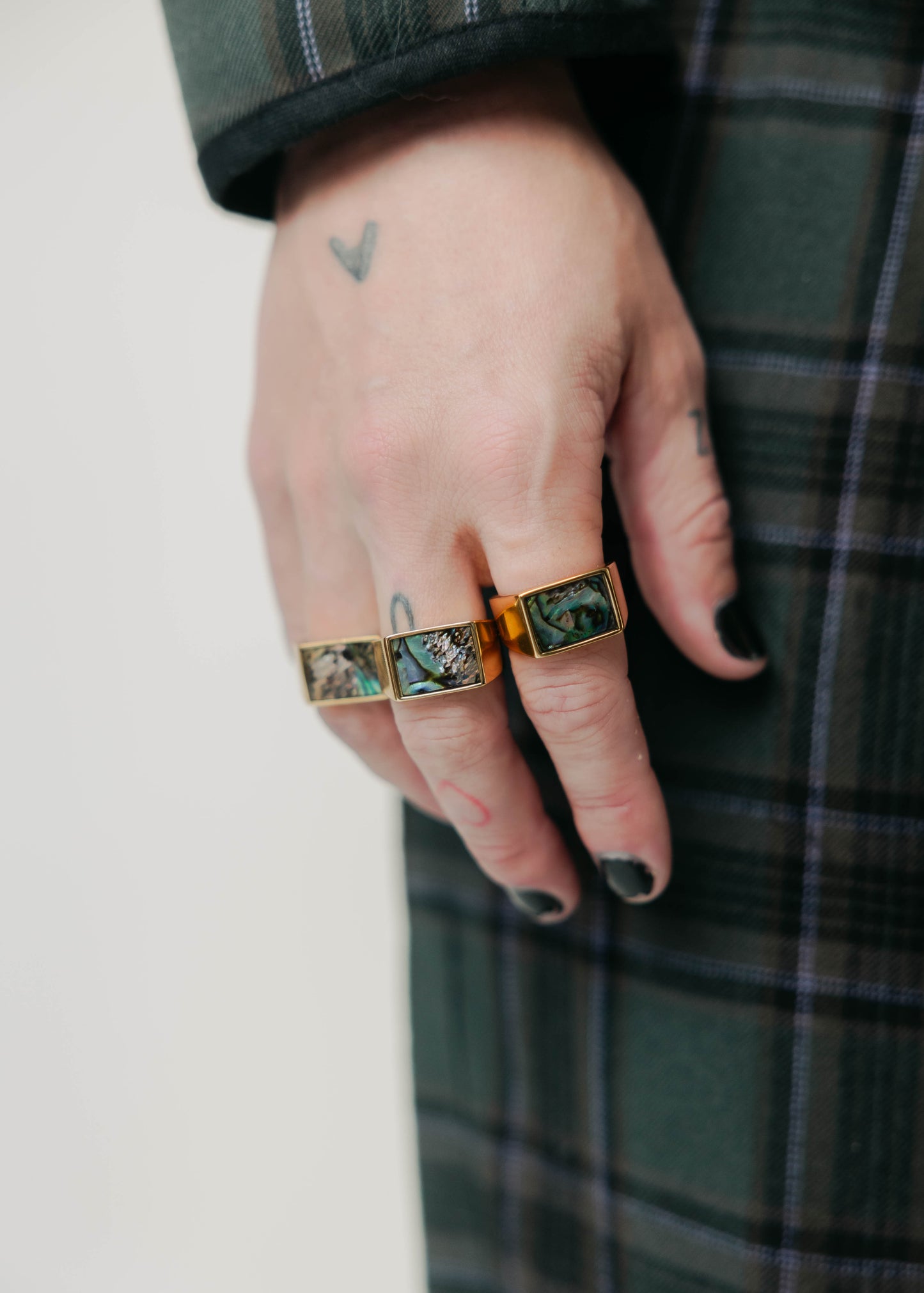 STONE SIGNET IN ABALONE